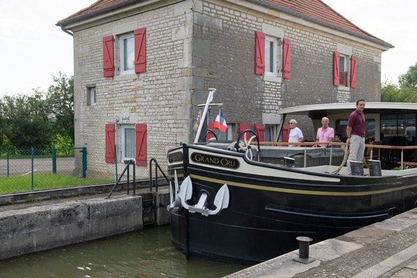 French Barge Grand Cru - Cruising Burgundy